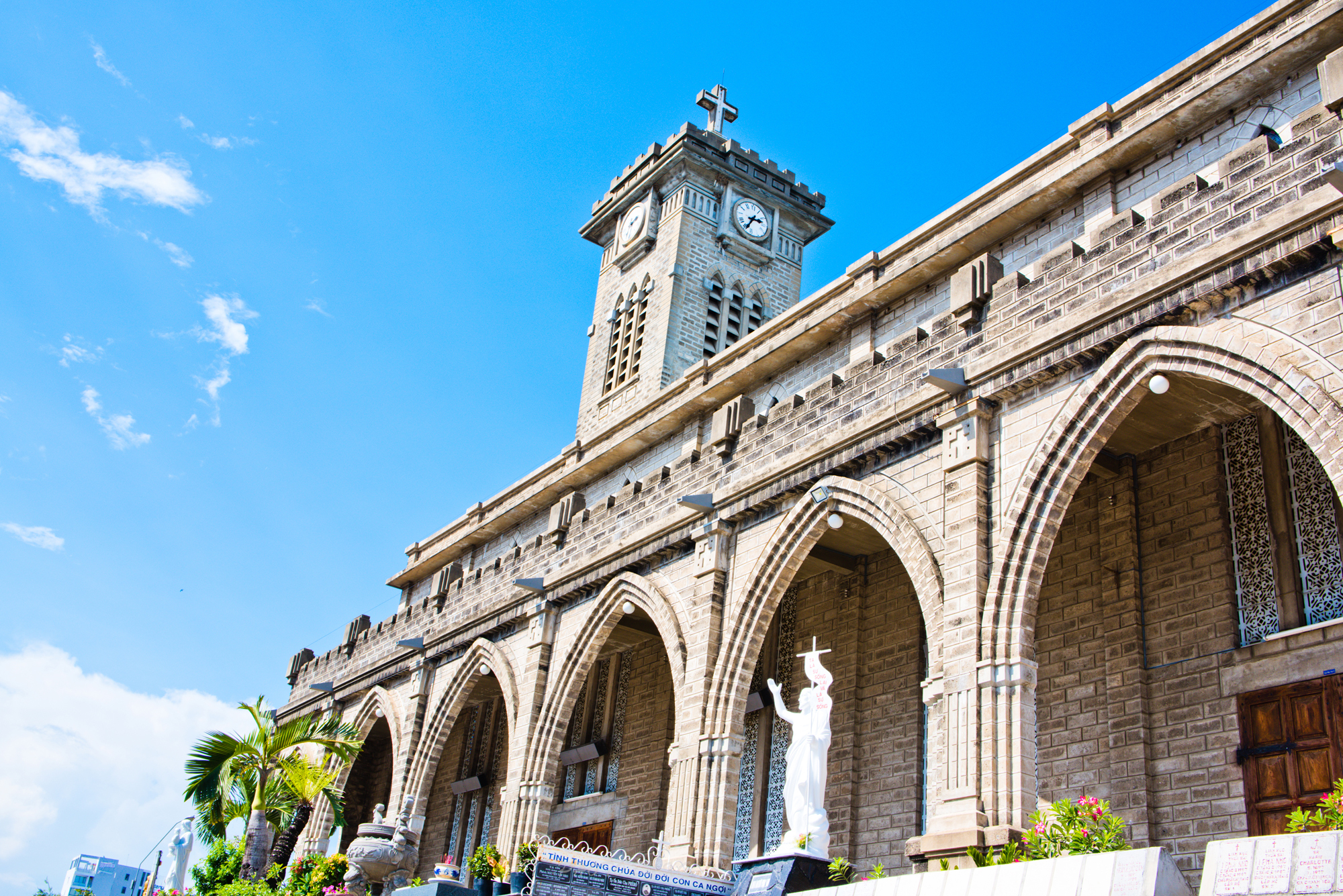 芽庄旅游必玩景点推荐理由 (越南芽庄哪些景点值得去旅游的)