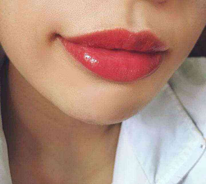 2018年最滋润漂亮的橘红色口红,变色唇膏适合什么皮肤