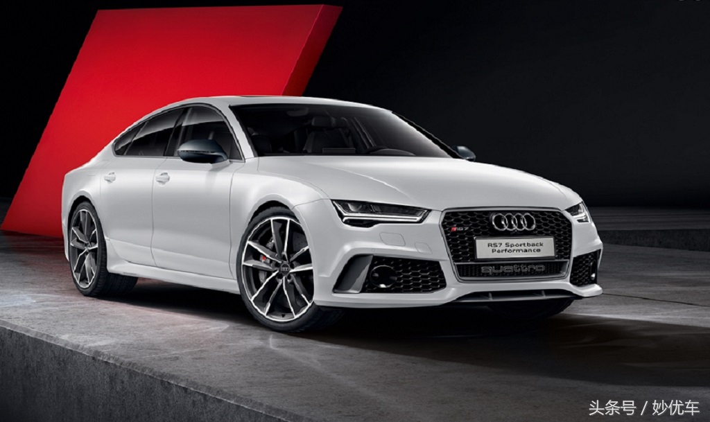 被誉为超跑的足球明星,足球场上的明星