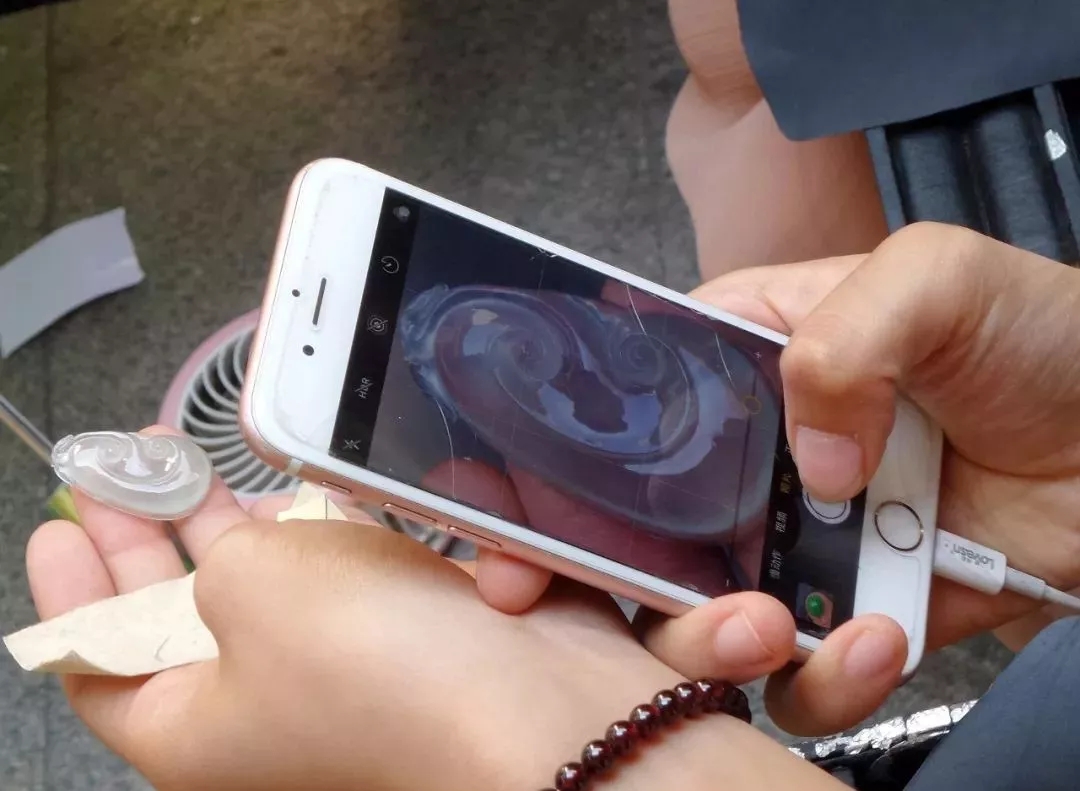 灯下不看玉的上一句,灯下不看玉是什么意思