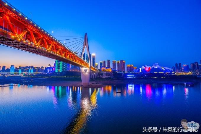 重庆观音桥网红打卡景点白天,打卡重庆网红夜景