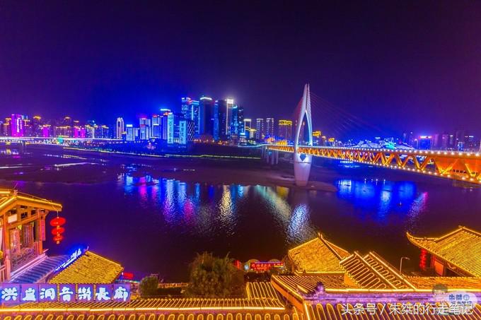 重庆观音桥网红打卡景点白天,打卡重庆网红夜景