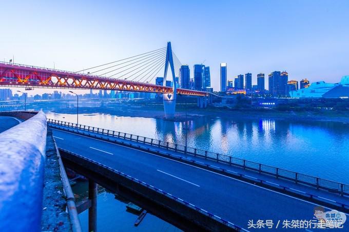 重庆观音桥网红打卡景点白天,打卡重庆网红夜景