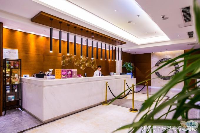 重庆观音桥网红打卡景点白天,打卡重庆网红夜景