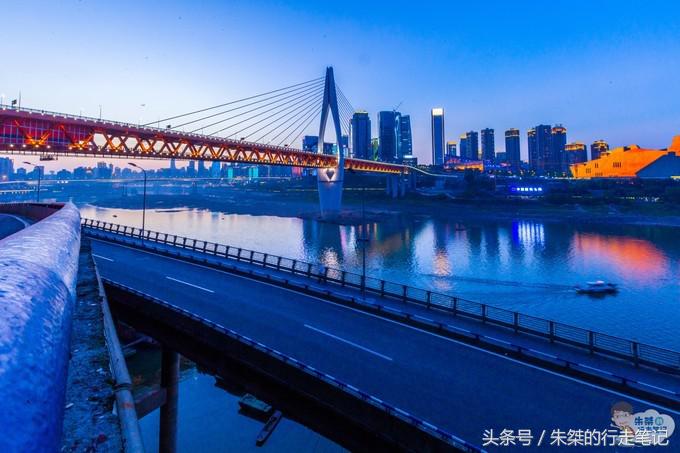 重庆观音桥网红打卡景点白天,打卡重庆网红夜景