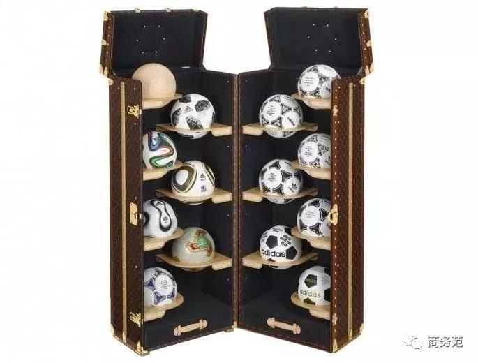 勒夫传递c罗,德国队主教练勒夫戴三色手环