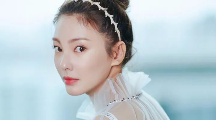 戚薇直播间润唇膏,戚薇用的什么牌子的润唇膏