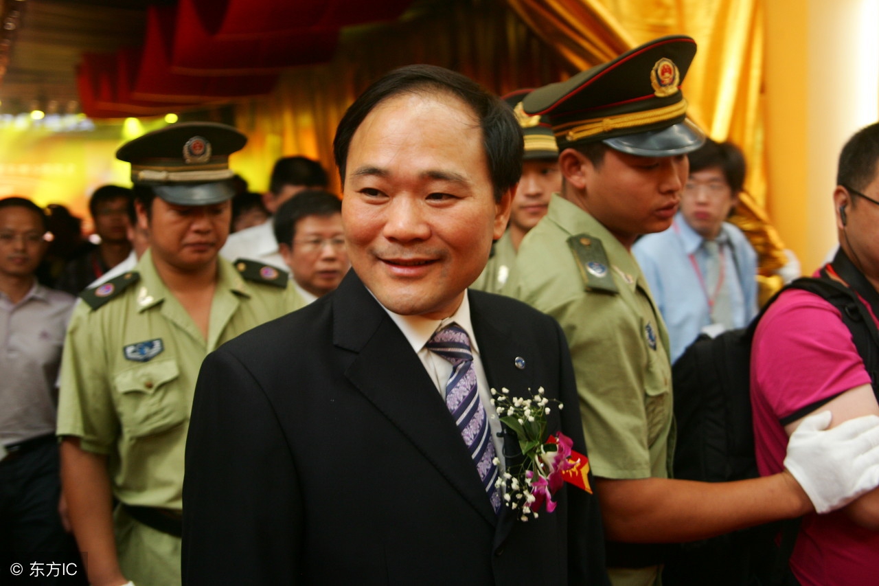 120元创业，换回百亿资产，嫁女儿在酒店门口办“车展”，酷不？