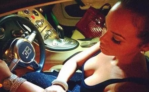 拳王梅威瑟很有钱？他每年开支也不小，光交税就要交2600万美金！