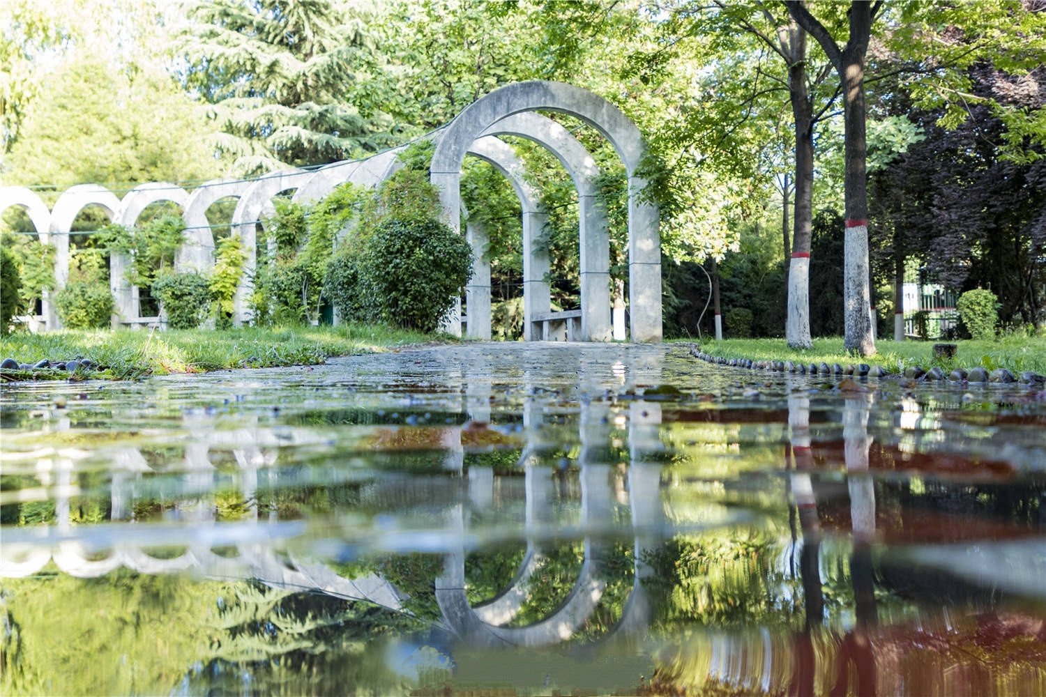 西安思源学院校园风景照片,西安思源学院航拍视频