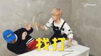 出国帮同事代购香水却遭拒收,网友吵翻了