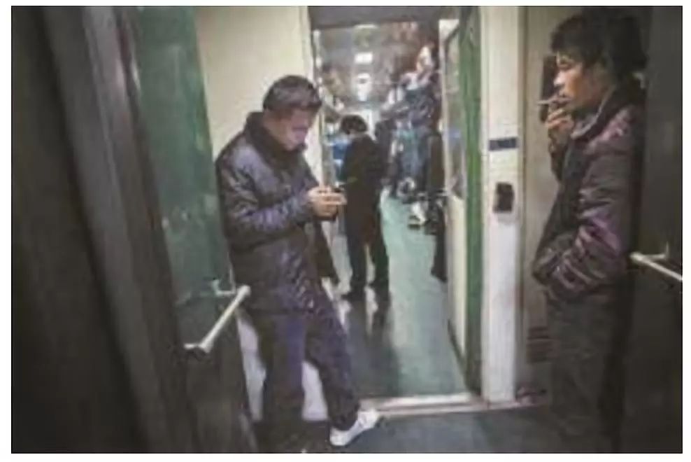 教你如何不尴尬地劝人灭烟