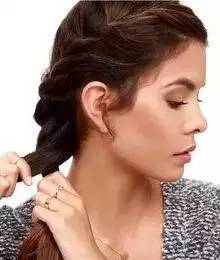 中分烫发怎样扎头发简单好看,烫发后怎么扎好看视频