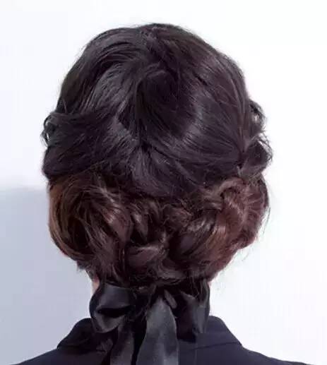 中分烫发怎样扎头发简单好看,烫发后怎么扎好看视频