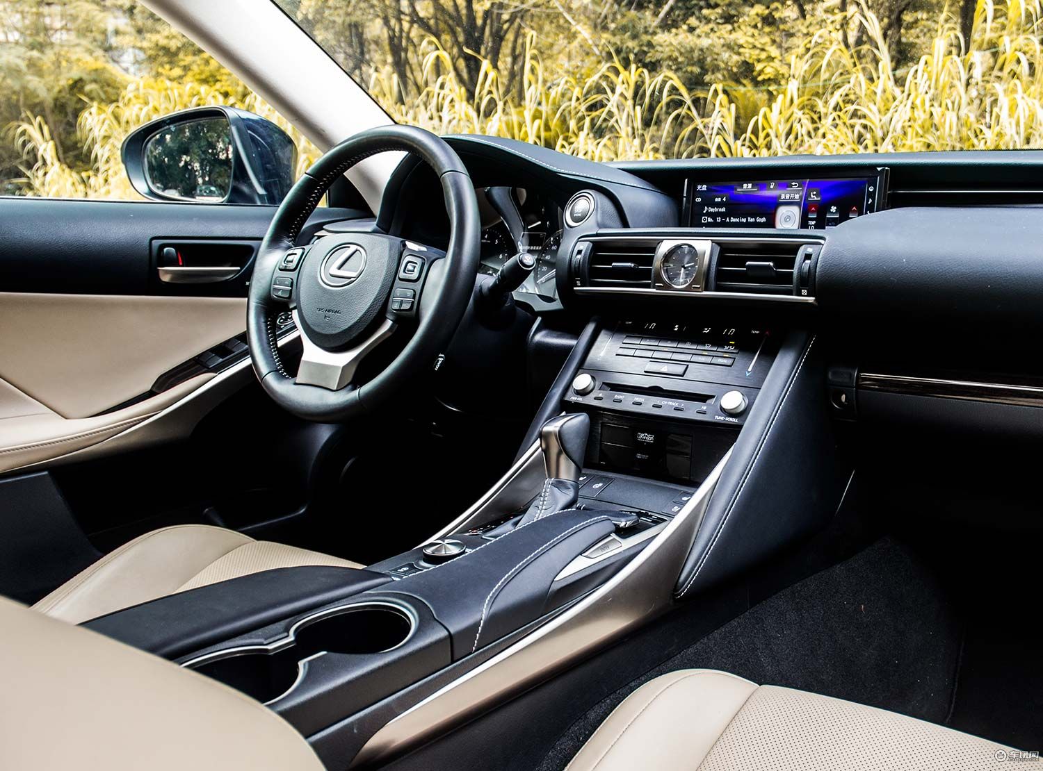 试雷克萨斯IS300高于BBA品质这款进口后驱性能车年轻人一定喜欢