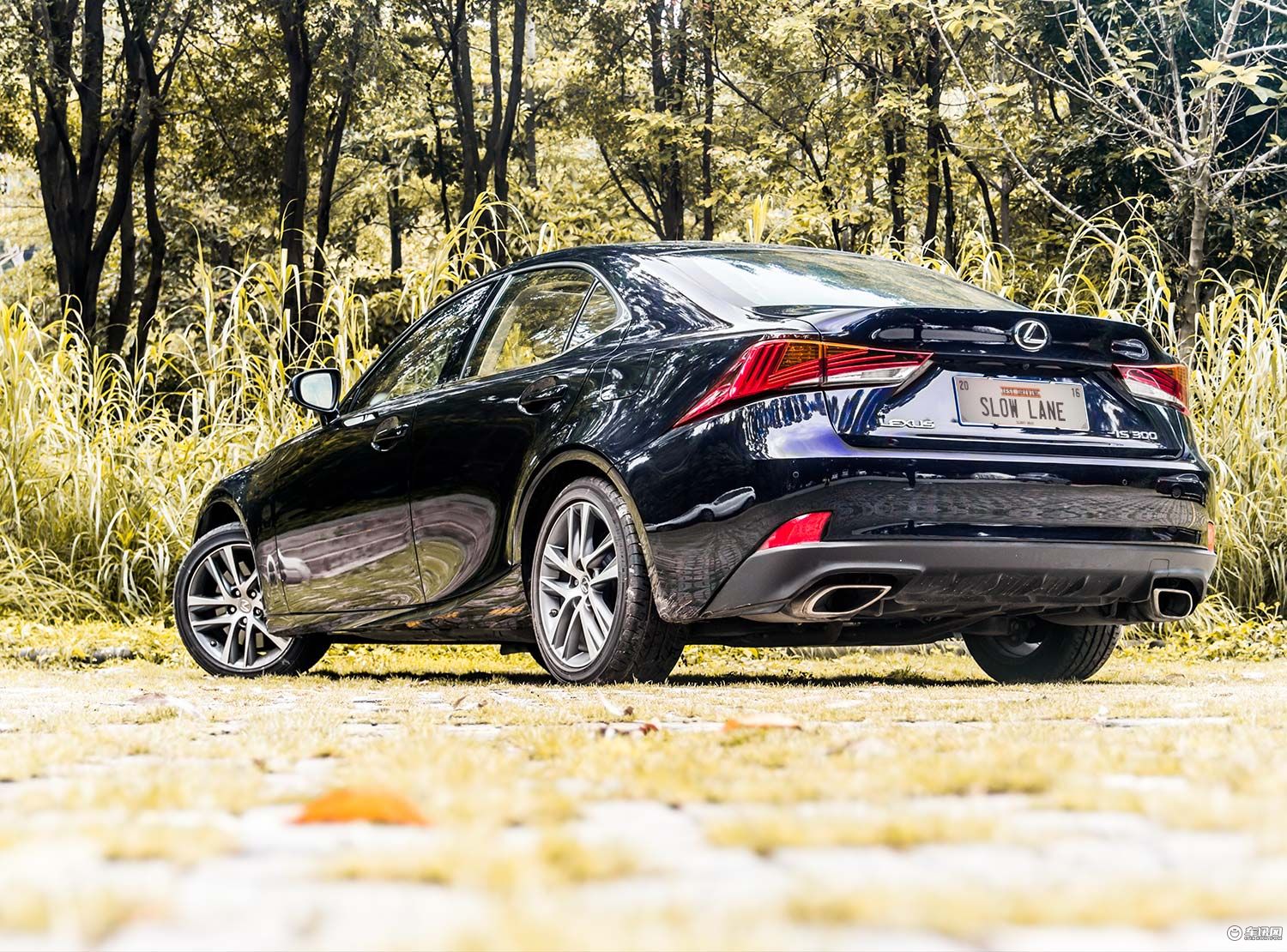试雷克萨斯IS300高于BBA品质这款进口后驱性能车年轻人一定喜欢
