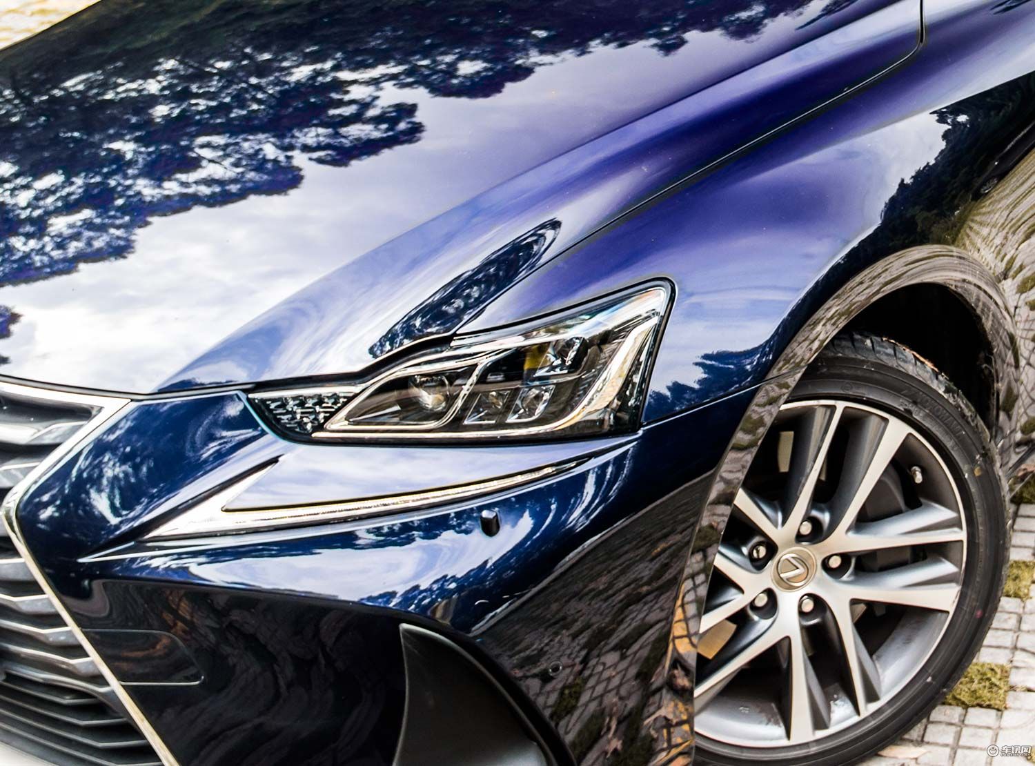 试雷克萨斯IS300高于BBA品质这款进口后驱性能车年轻人一定喜欢