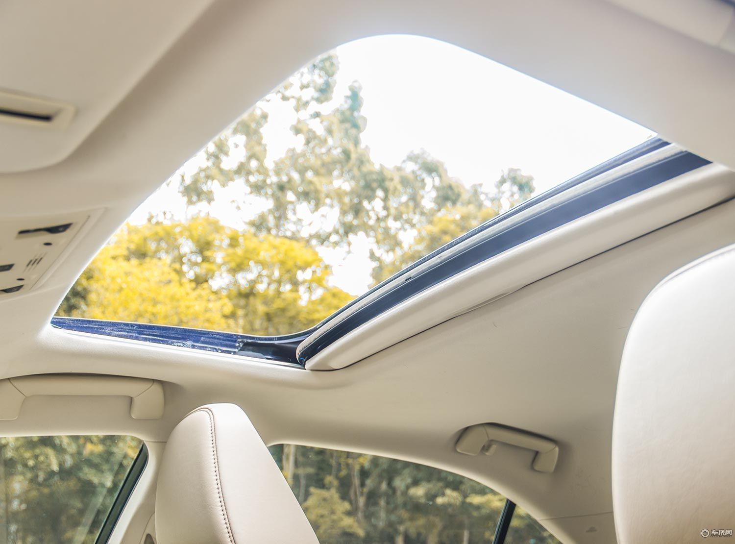 试雷克萨斯IS300高于BBA品质这款进口后驱性能车年轻人一定喜欢