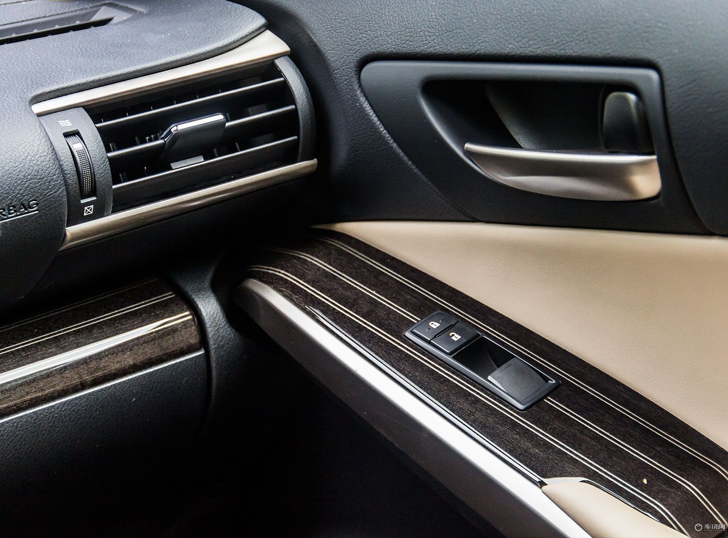 试雷克萨斯IS300高于BBA品质这款进口后驱性能车年轻人一定喜欢