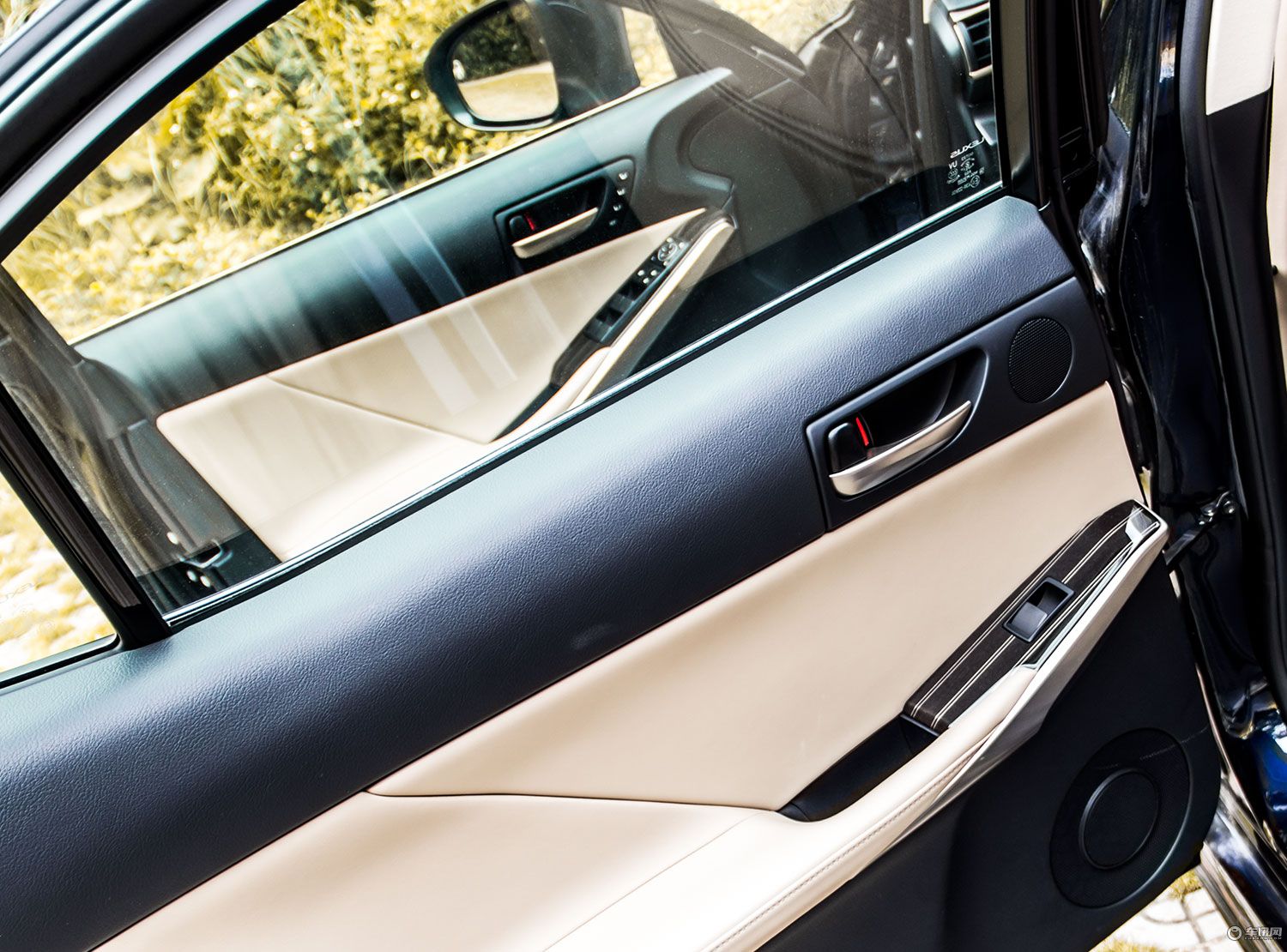 试雷克萨斯IS300高于BBA品质这款进口后驱性能车年轻人一定喜欢