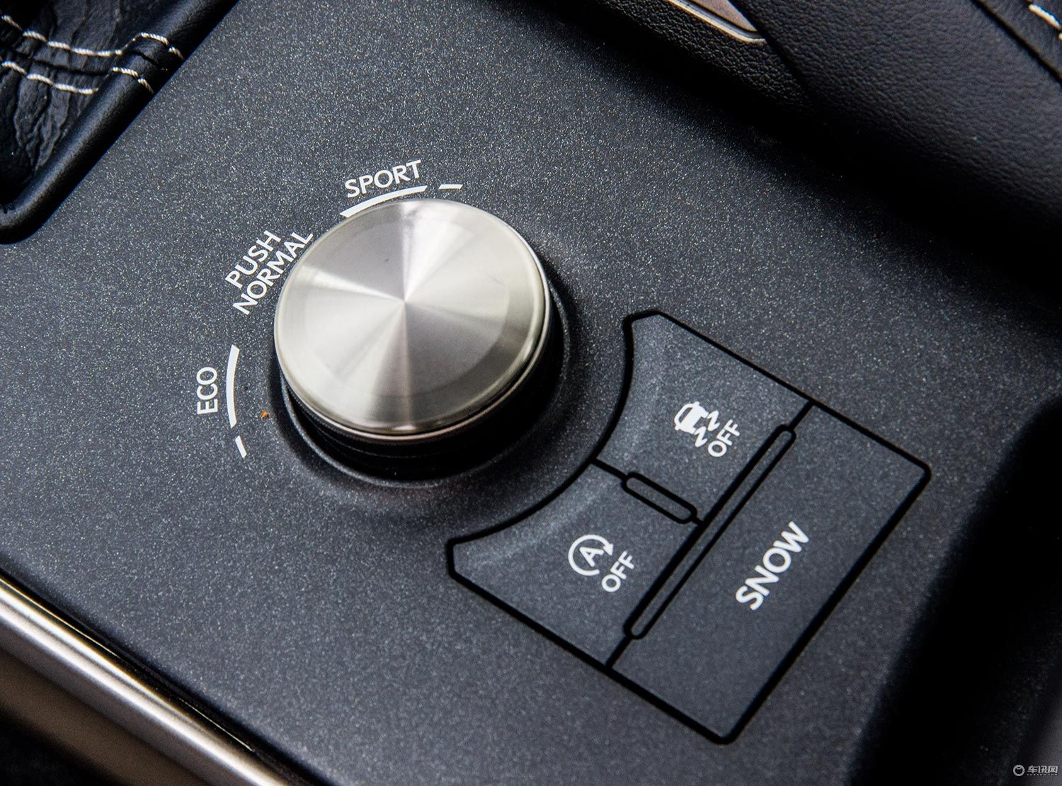 试雷克萨斯IS300高于BBA品质这款进口后驱性能车年轻人一定喜欢