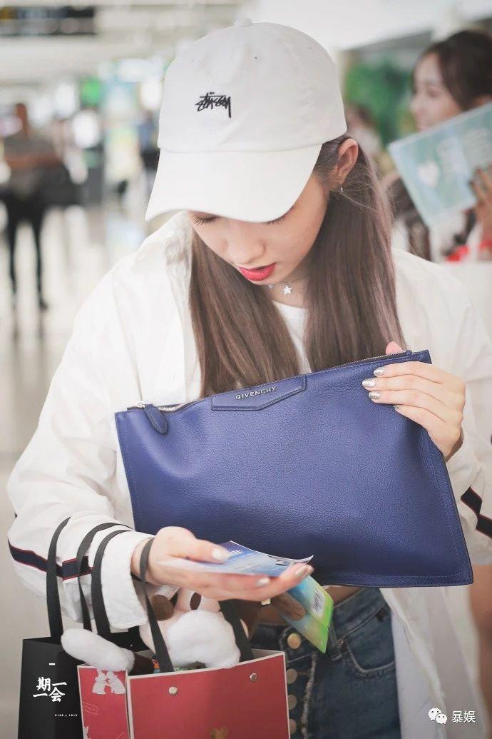 杨超越吴宣仪同框超靓丽,杨超越吴宣仪穿粉红衣服