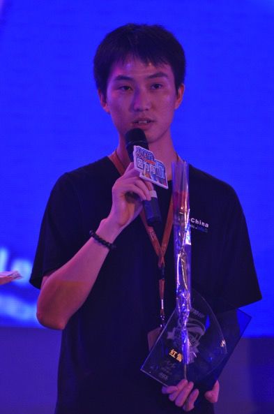 他没上过大学，在支付宝带领千人团队，还上了全球科技青年英雄榜