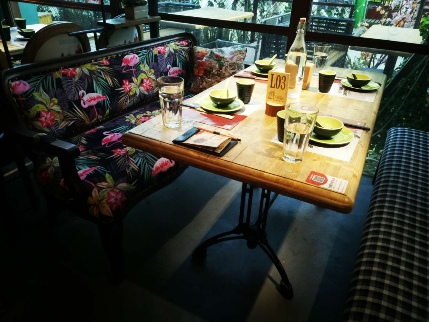 郑州有个音乐酒馆看球爆满，球迷不用去天台排队，连梅西都想来了