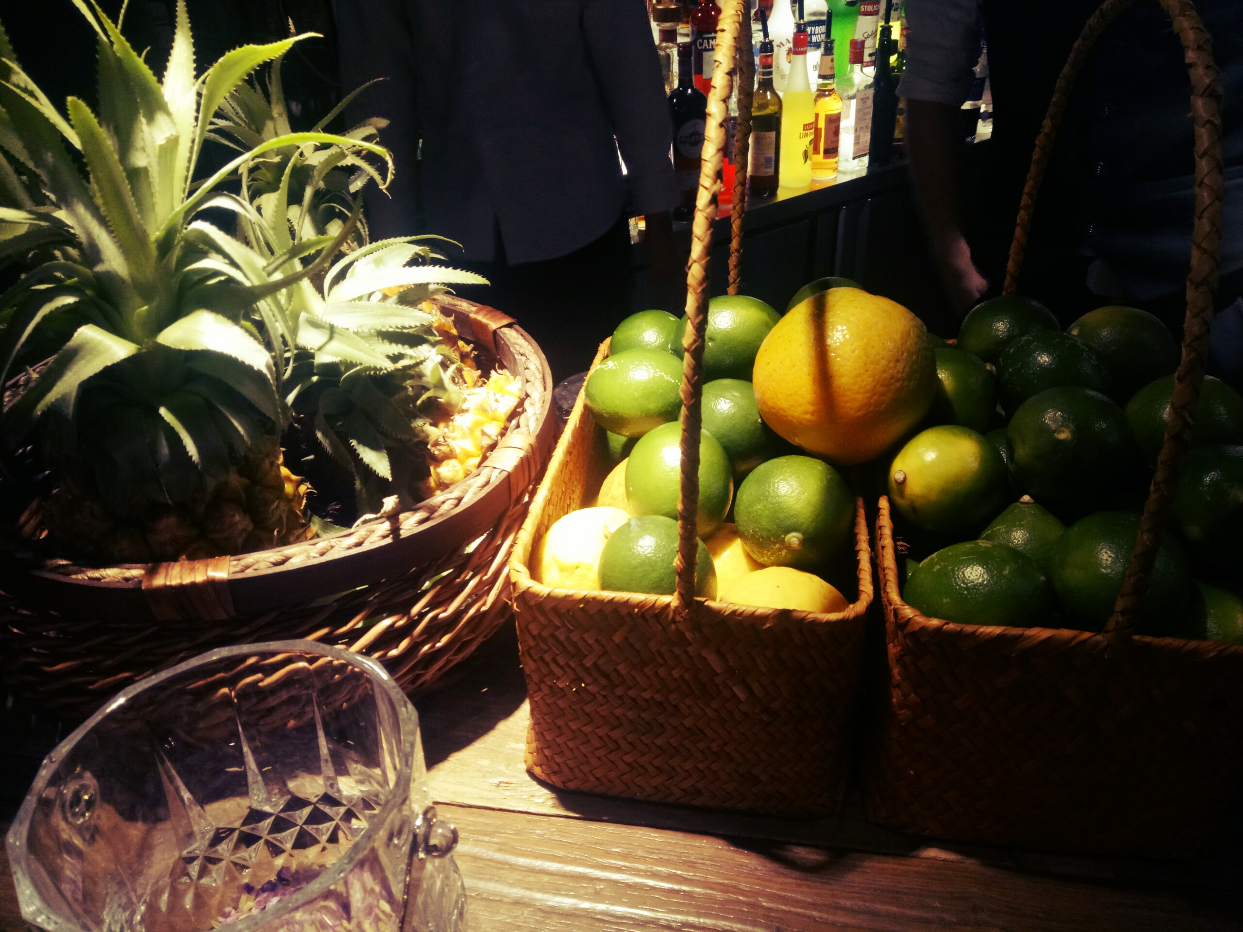 郑州有个音乐酒馆看球爆满，球迷不用去天台排队，连梅西都想来了