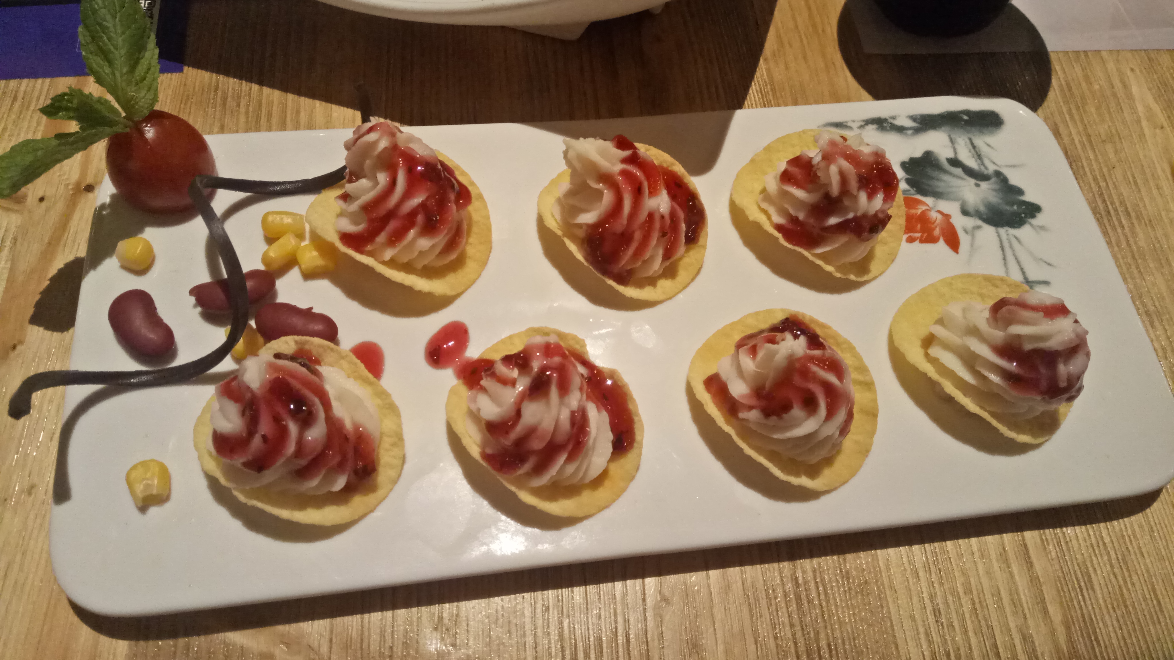 郑州有个音乐酒馆看球爆满，球迷不用去天台排队，连梅西都想来了