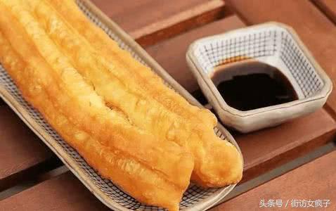 街边卖油条能挣多少钱,摆摊卖油条一年能赚多少钱