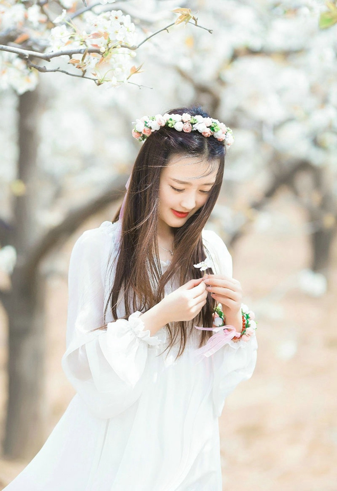 丧礼办的很低调，三天的时间就恍若是一场梦……