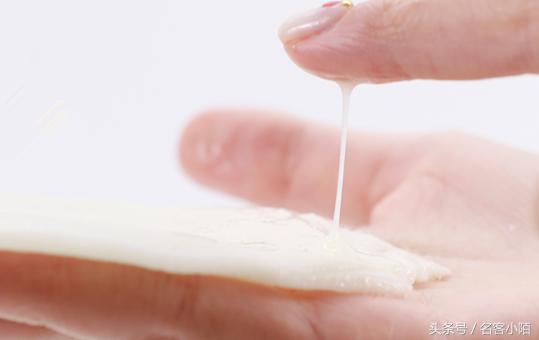 敷出嫩白滑美肌！JM玻尿酸蚕丝面膜