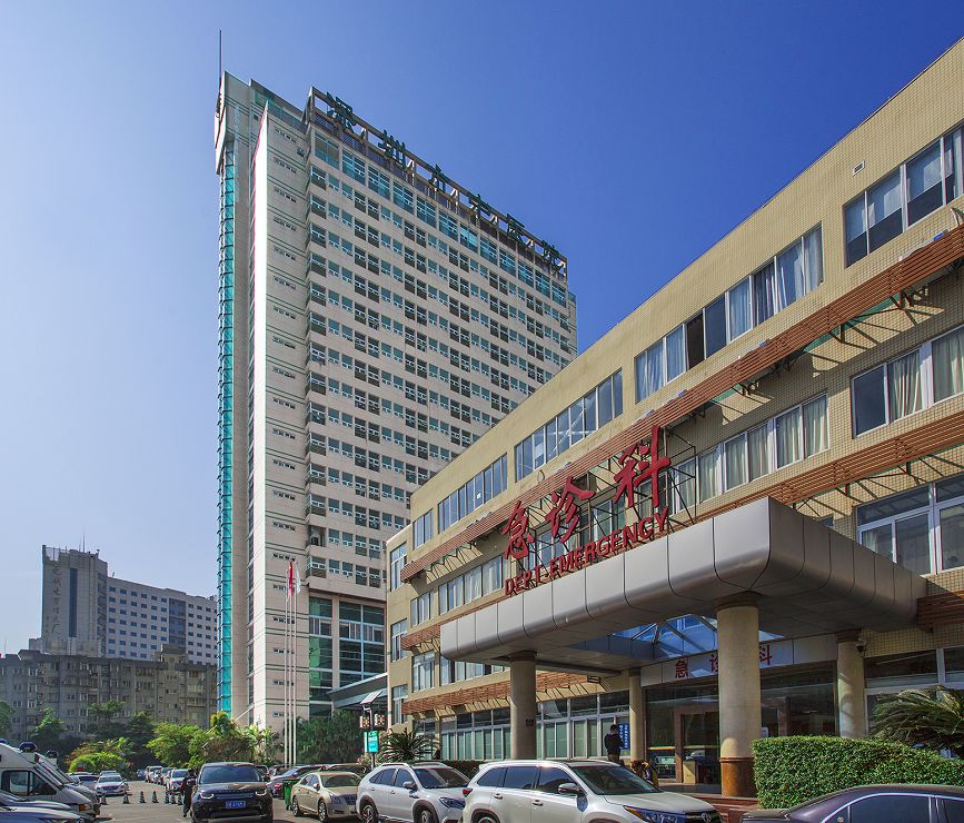 深圳一别墅区惊现蛇出没,南宁一小区捕捉3条蛇