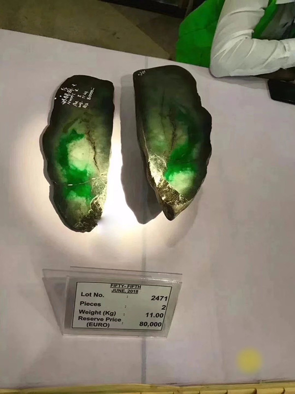 帝王绿翡翠，人人口耳相传，或许只有在缅甸翡翠公盘才能见得到吧