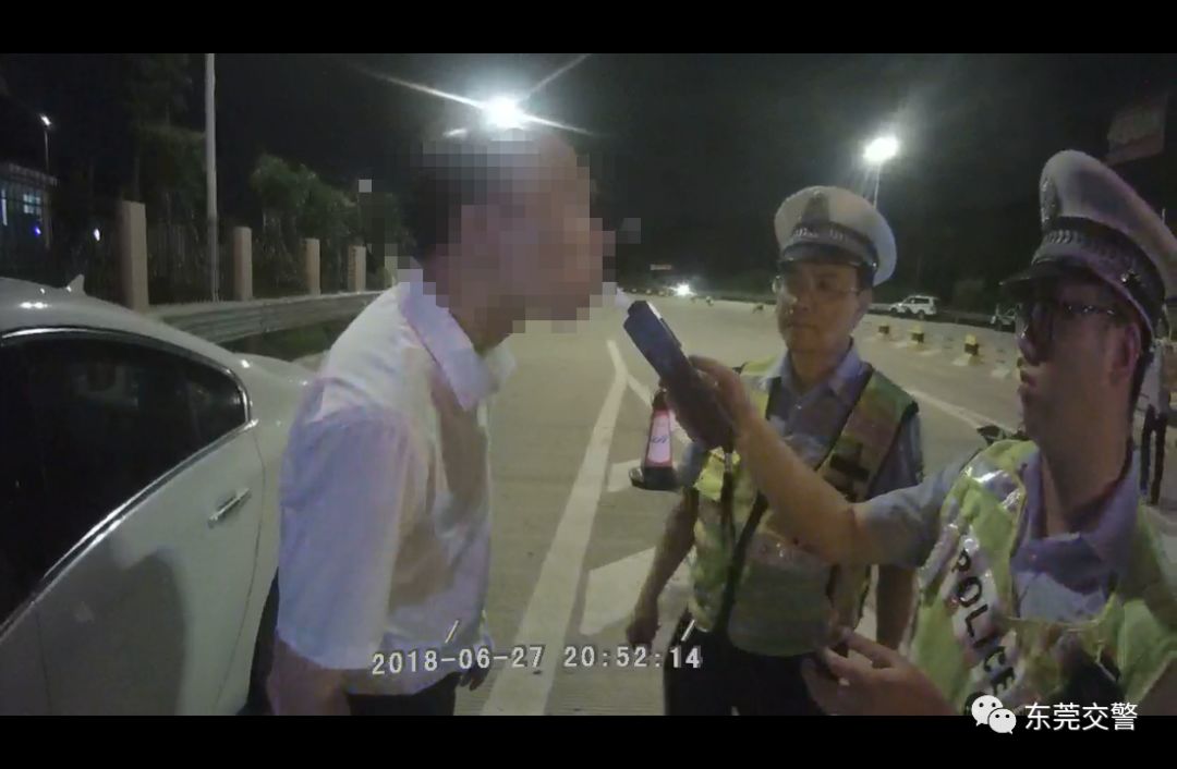 世界杯小组赛期间，440名司机领取了东莞交警送出的酒驾套餐