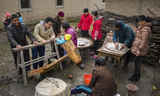 软糯香甜的糍粑快来看看,儿时回忆又香又甜的小糍粑