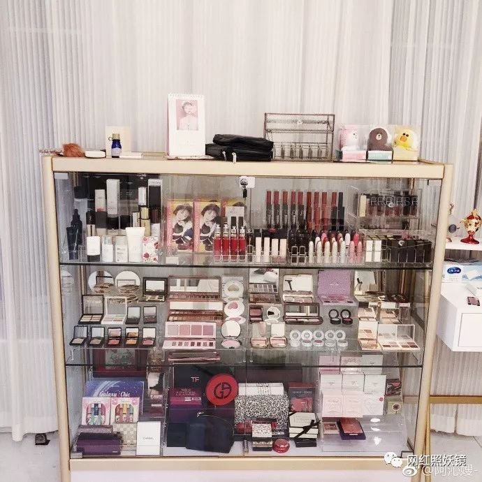 张辛苑用的化妆品,张辛苑化妆台图片