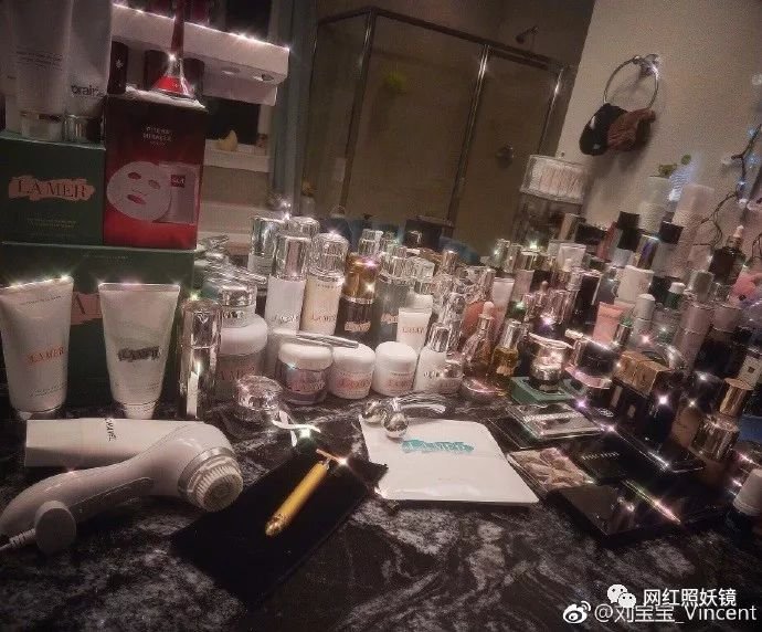 张辛苑用的化妆品,张辛苑化妆台图片