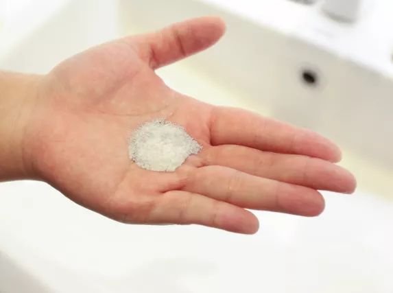 雷叔有货丨日本妹子用酸奶敷脸?效果竟然比敷100片面膜还好!