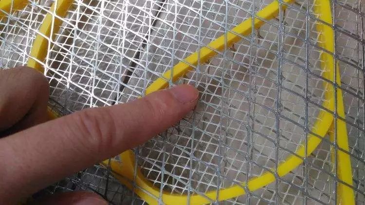 电蚊拍对人体有触电吗,人如果碰到了电蚊拍会被电吗