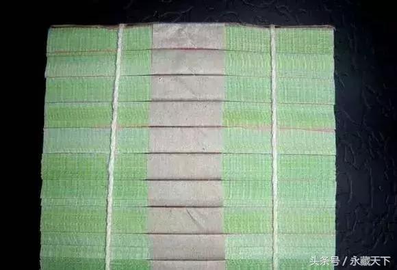 三版贰角漏色币是人为的吗,三版币五元的黑炭版别是啥样的