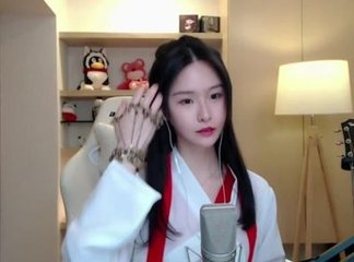 斗鱼阿冷素颜直播事件,阿冷直播收入竟然比明星还高