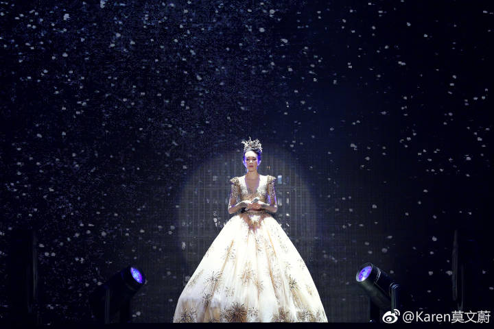 莫文蔚裸妆演唱会,莫文蔚现场秀