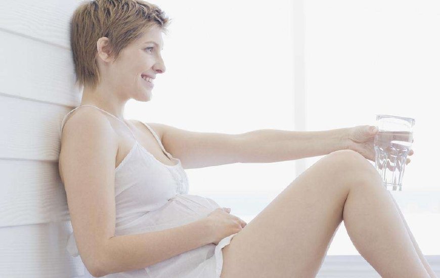 怀孕期间不同房，难道等小三挖墙？适当同房可促宝宝发育好处多！