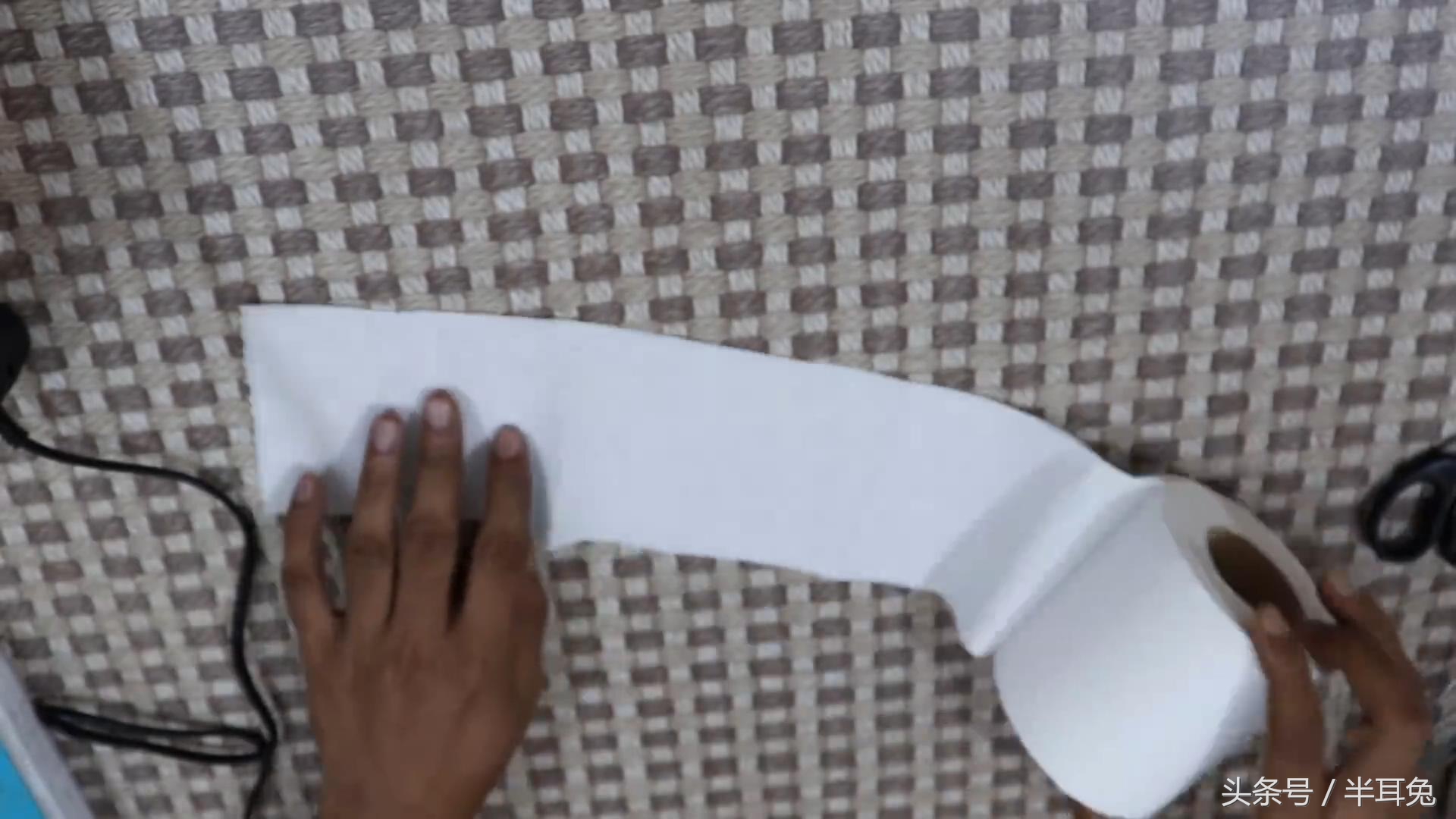 最简单的纸巾叠花,纸巾白花教程