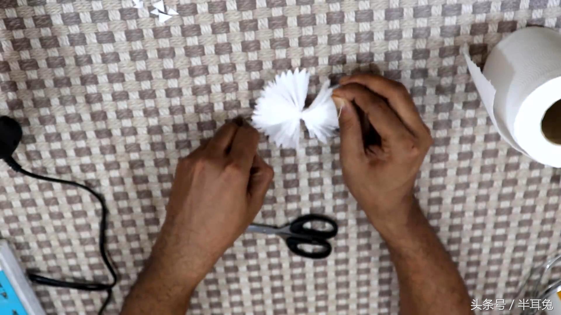 最简单的纸巾叠花,纸巾白花教程