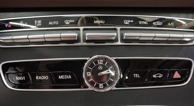 宝马5系和奔驰e和奥迪a6l怎么选,50万级别奔驰跟路虎怎么选