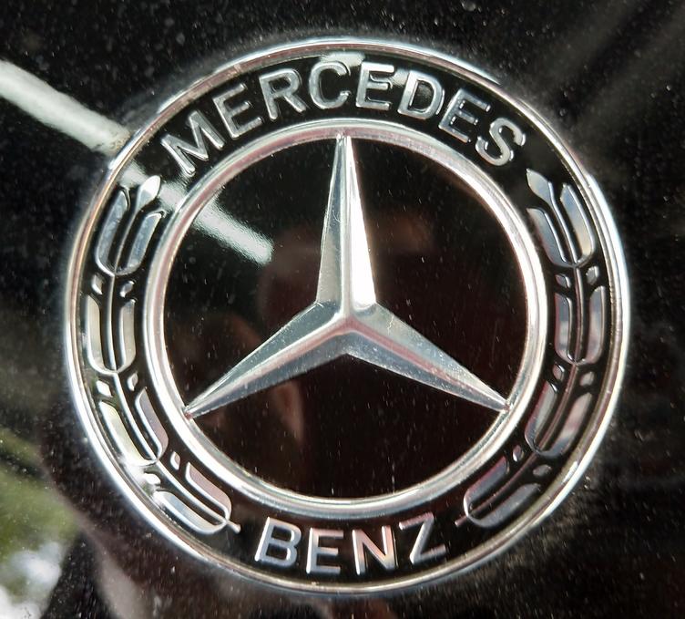 宝马5系和奔驰e和奥迪a6l怎么选,50万级别奔驰跟路虎怎么选