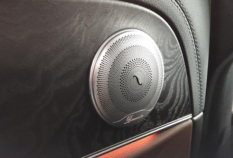 宝马5系和奔驰e和奥迪a6l怎么选,50万级别奔驰跟路虎怎么选